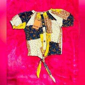 GRACE & EMMA PATCH WORK BUTTON DOWN TOP WITH TIE IN THE FRONT SIZE 4/5